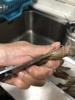 Make Spicy sauce and shrimp step 0