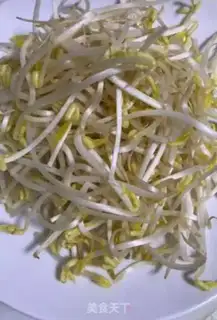 Make Green bean sprouts and fried eggs step 0