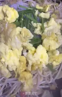 Make Green bean sprouts and fried eggs step 8