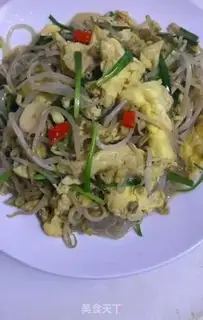 Make Green bean sprouts and fried eggs step 10