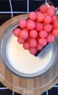 Make Strawberry pearl tea step 10