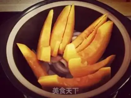 Make Garlic chicken wings and pumpkins step 1