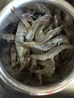 Make Sour sweet pink shrimp step 1
