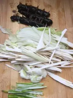 Make The apricot cucumber noodles step 1