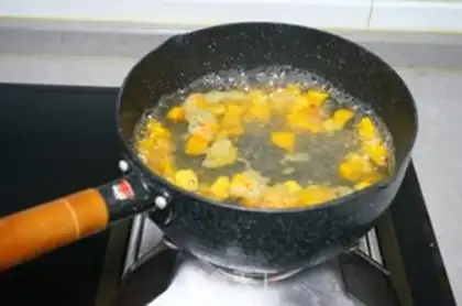 Make Pumpkin chestnut egg soup step 3