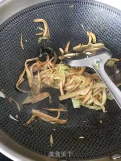 Make The apricot cucumber noodles step 5