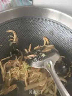 Make The apricot cucumber noodles step 6