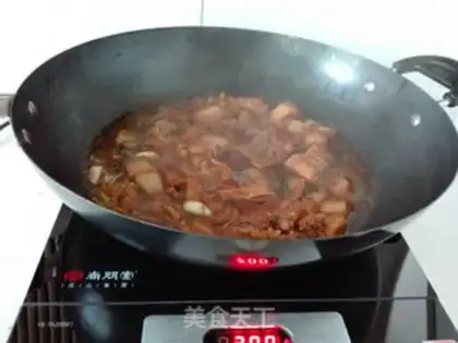 Make Quail egg red pork step 7