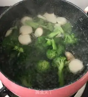 Make Chicken-fried nut salad step 19