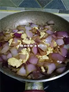 Make Onion fried eggs step 10