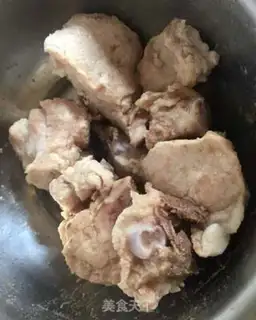 Make Dragon bone radish soup step 1