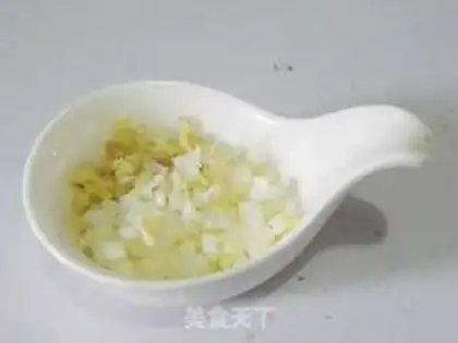 Make Family version of old Beijing noodles step 1
