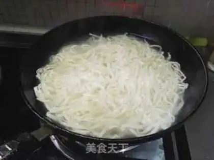 Make Family version of old Beijing noodles step 17