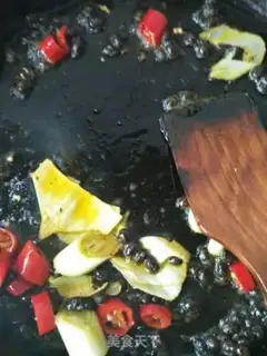 Make Spicy ink fish step 3