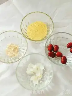 Make Little rice-tree lily oatmeal step 1