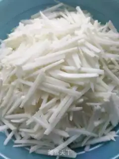 Make How to make a spicy radish step 2