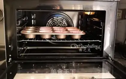 Make Christmas cupcakes step 6