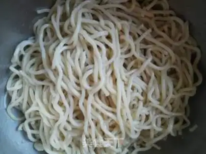 Make Spicy noodles step 4