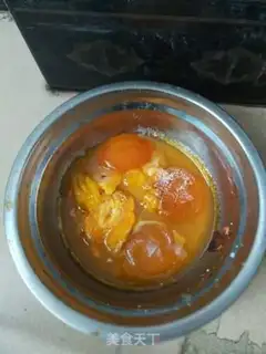 Make Salted egg stew, tofu step 0