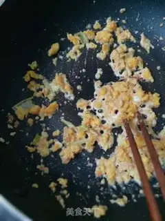 Make Salted egg stew, tofu step 2
