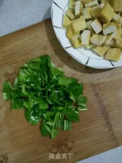 Make Carrot green pepper fried fragrance step 2
