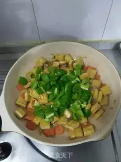 Make Carrot green pepper fried fragrance step 7