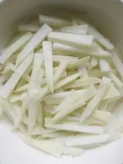 Make Shrimp and radish step 1