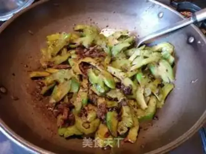 Make The beanfish fried the bitter melon step 4