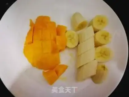 Make Mango banana yogurt step 1