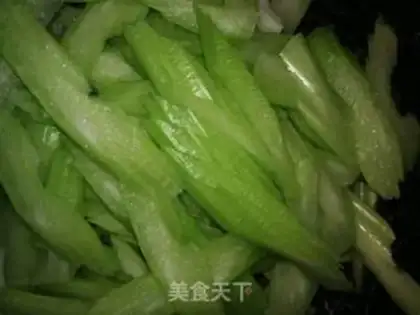 Make Celery fried eggs step 0