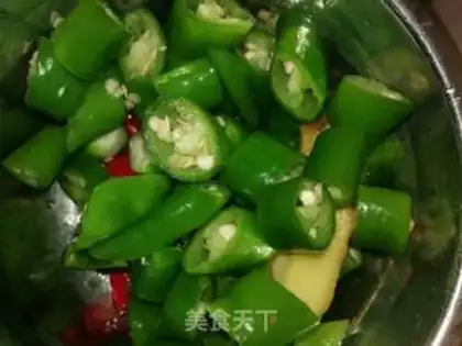 Make Celery fried eggs step 1