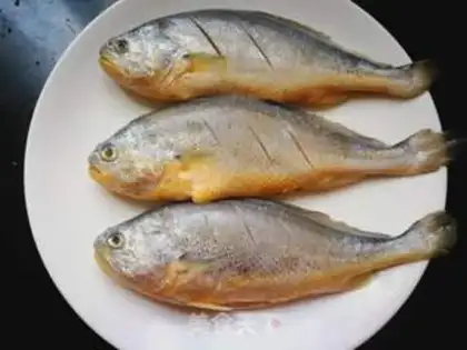 Make Fried yellow fish step 0