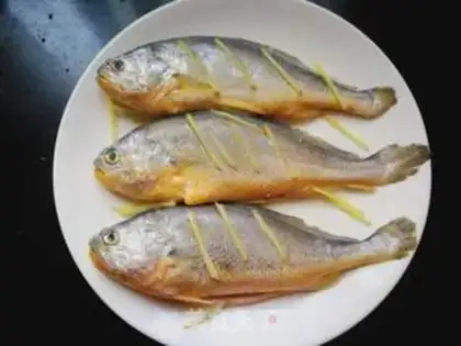 Make Fried yellow fish step 1