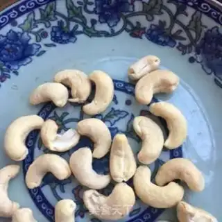 Make Chicken-fried nut salad step 1