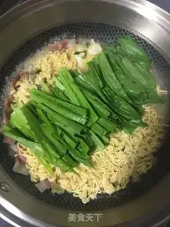 Make A bag of bacon noodles step 4