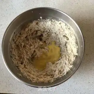 Make Wheat sprouts and red sugar cookies step 4