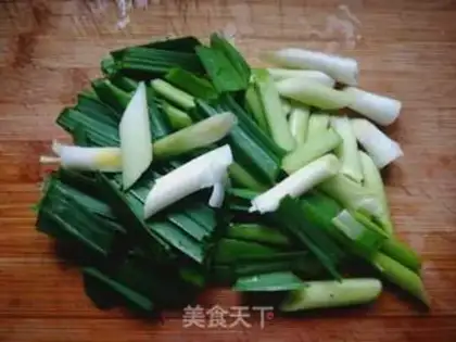 Make Garlic seed burns duck blood step 0