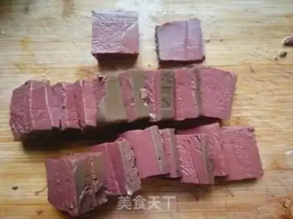 Make Garlic seed burns duck blood step 1