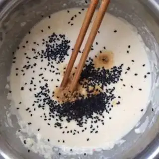 Make Autumn sesame eggcake step 3