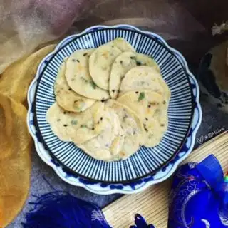 Make Autumn sesame eggcake step 9