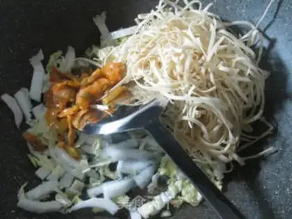 Make Squeeze the cabbage and soup step 2