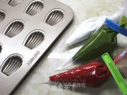 Make "Christmas Madeleine." step 12