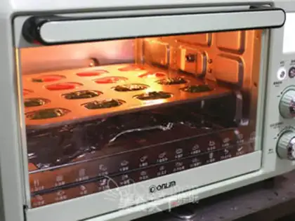 Make "Christmas Madeleine." step 16