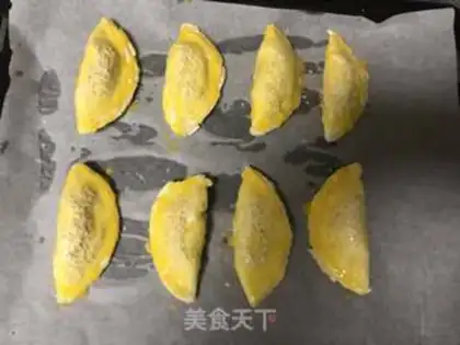 Make Red bean souffle pie step 5