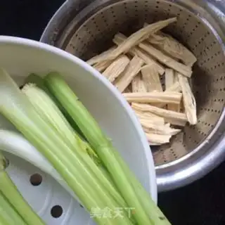 Make A corset of celery step 0