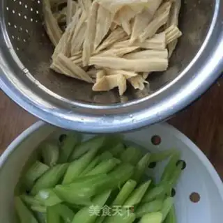 Make A corset of celery step 1