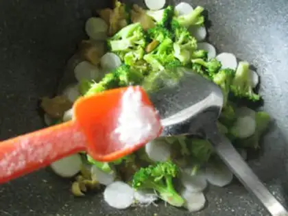 Make Squeeze the cuisine orchids step 6