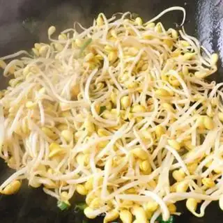 Make A fan of bean sprouts step 1