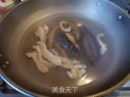 Make Sydney gel, sea cucumber soup step 1