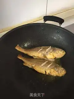 Make Snow pickles and yellow fish step 2